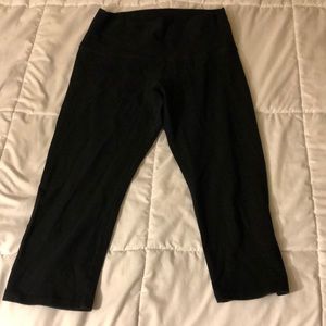 black capri leggings